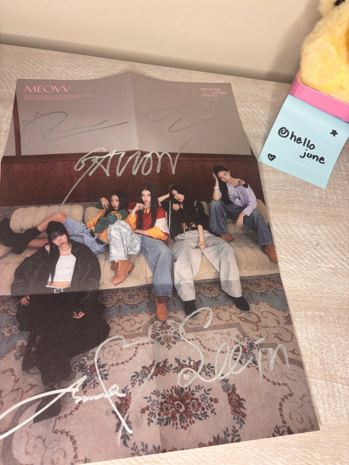 [SIGNED POSTER] MEOVV – "MY EYES OPEN VVIDE" 1st EP (GRILL Version)