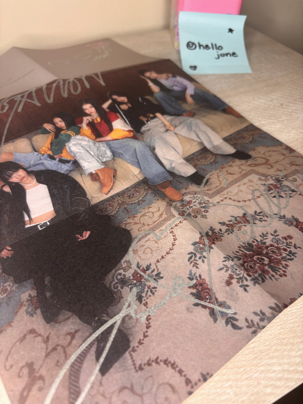 [SIGNED POSTER] MEOVV – "MY EYES OPEN VVIDE" 1st EP (GRILL Version)