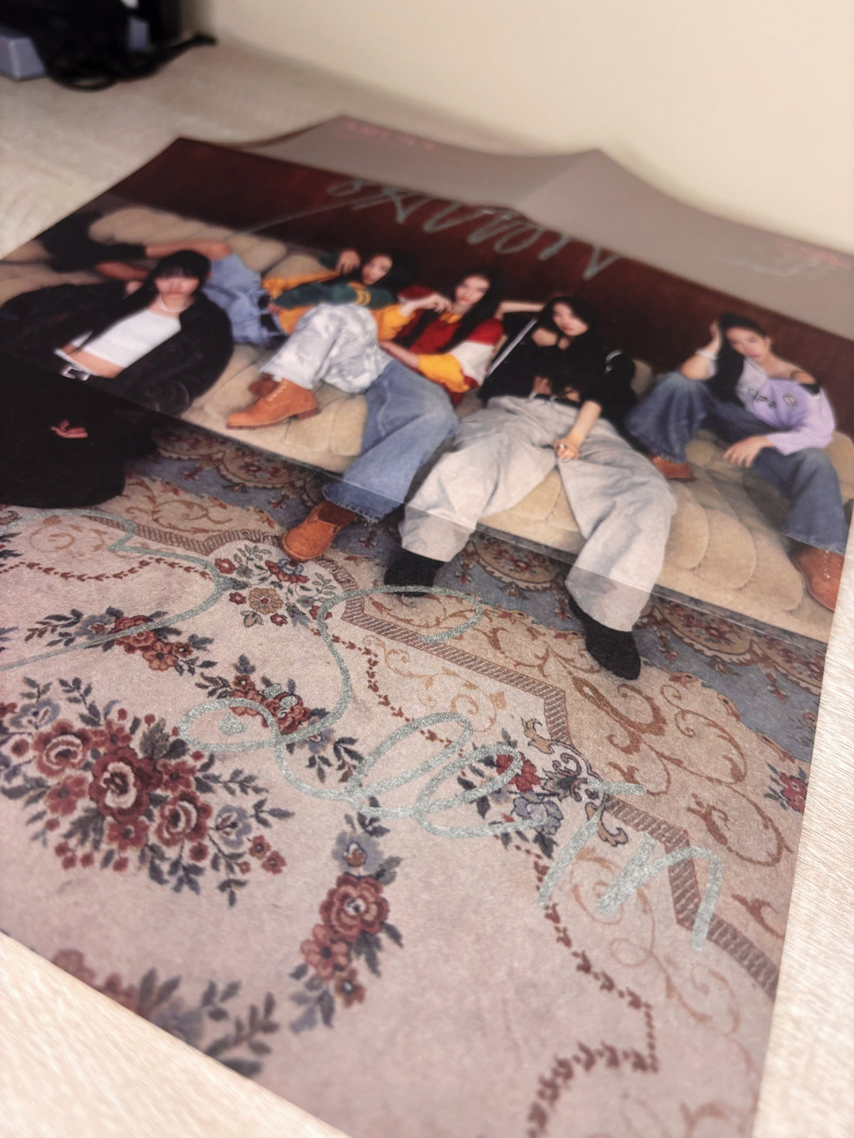 [SIGNED POSTER] MEOVV – "MY EYES OPEN VVIDE" 1st EP (GRILL Version)